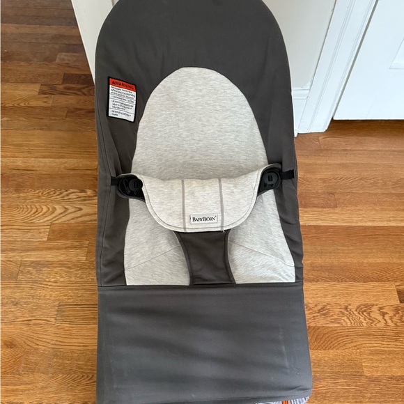 BabyBjorn Gray and Cream Bouncer - Picture 1 of 3